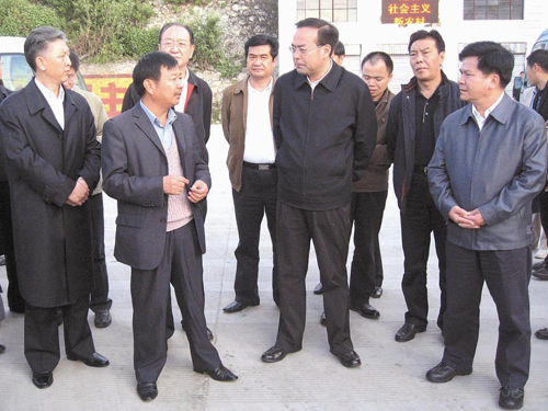農(nóng)業(yè)部部長孫政才在云南調(diào)研時(shí)強(qiáng)調(diào)以貫徹落實(shí)黨的十七大精神為動(dòng)力 切實(shí)做好當(dāng)前農(nóng)業(yè)農(nóng)村經(jīng)濟(jì)工作